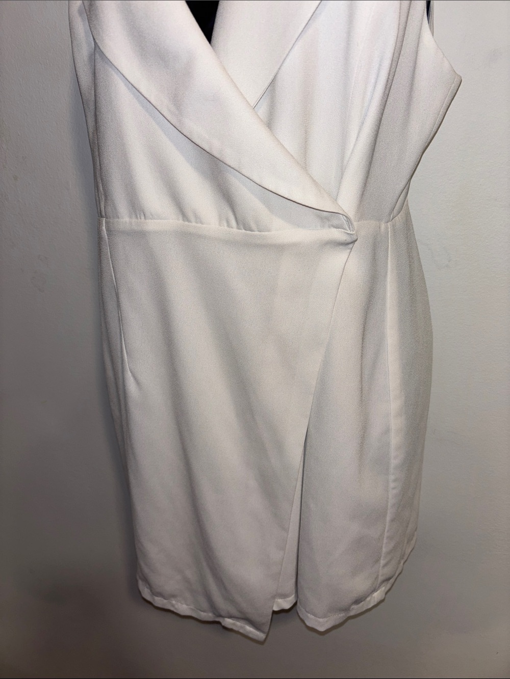 Tobi White Sleeveless Wrap Blazer Dress - Picture 11 of 11